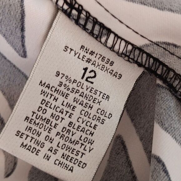 Sangria Black and White Patterned Dress - Picture 10 of 11